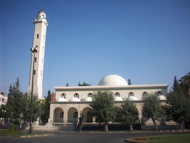 ملف:واجهة جامع الدروبي الحديث.jpg
