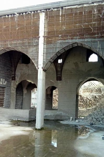 ملف:مسجد البازرباشي-من الداخل-دمار الحرب7.jpg