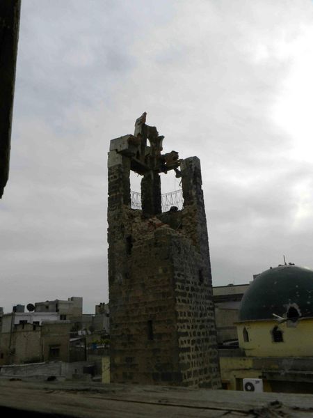 ملف:مئذنة جامع أبي ذر بعد القصف.jpg