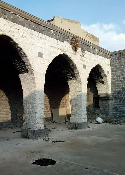 ملف:مسجد البازرباشي-من الداخل-دمار الحرب2.jpg